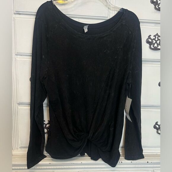 Mineral Wash Front Knot‎ Tee - Picture 6 of 13